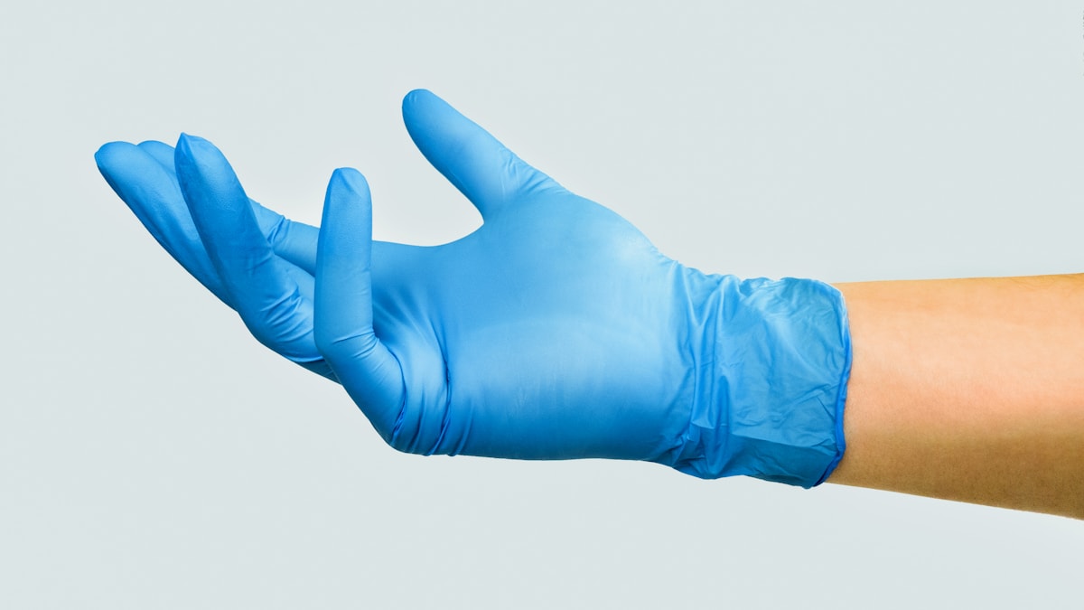 Blue chemical-resistant gloves for lab and industrial work